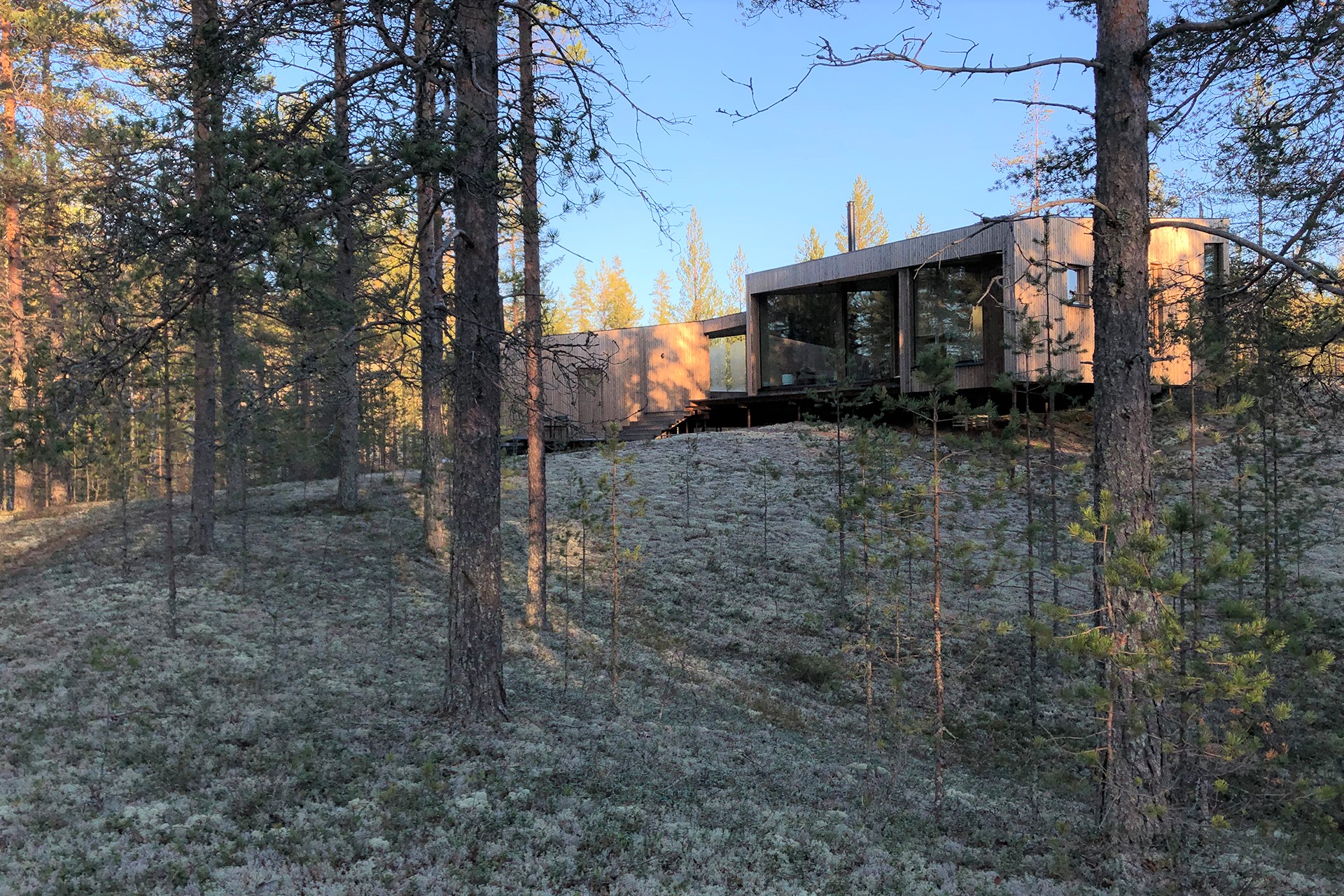 Luontoon istuva vapaa-ajan asunto CLT:stä, Villa Jäkälä – Hoisko CLT